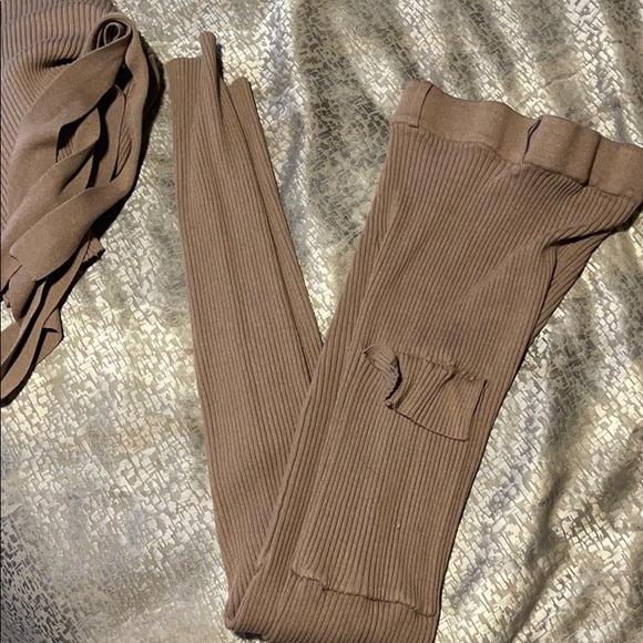 Matching top & bottom - Picture 2 of 3